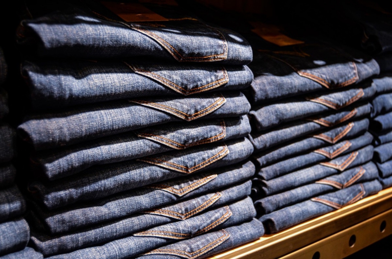 magasin-PIERREFEU DU VAR-min_jeans_pants_blue_shop_shopping_shelf_exhibition_buy-940702